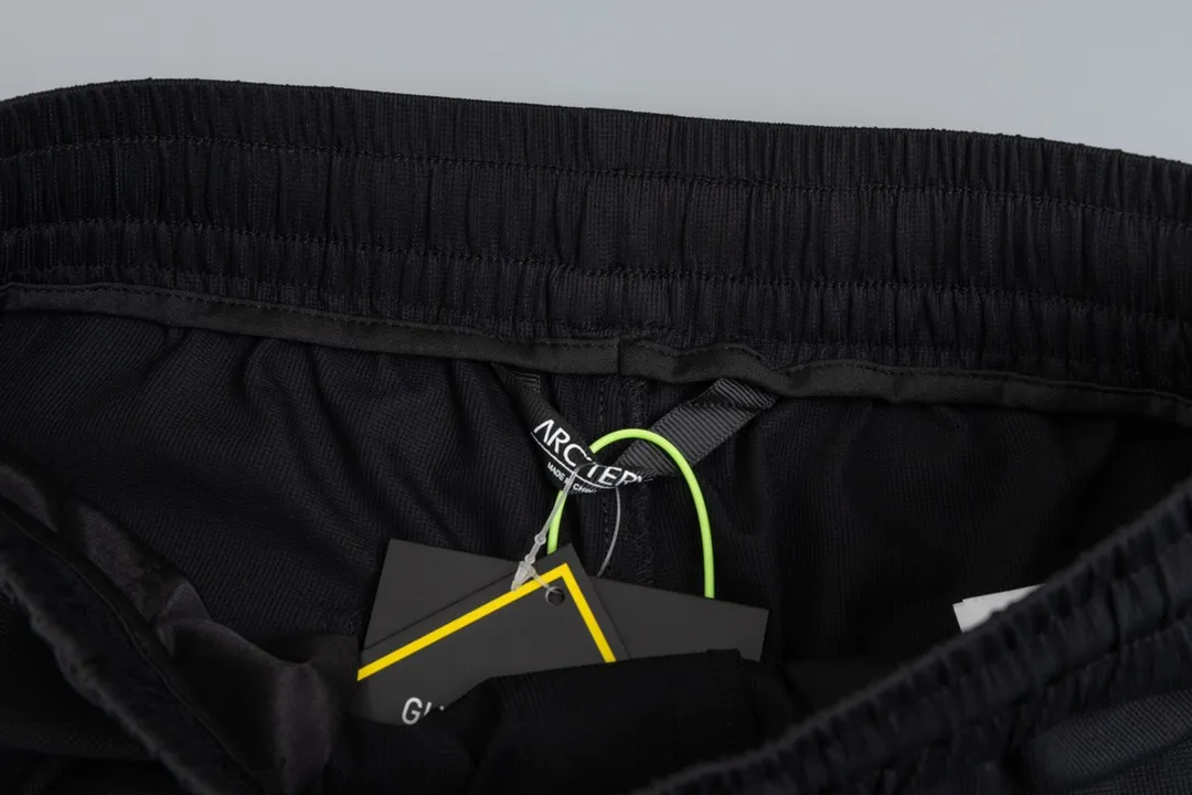 ARC'TERYX :Lightweight， ， ， ，Lightweight ， 、 、 、 、 ！ ！ Classic logo ！ 90% 10% , ， ， Breathable ， ，Quality ！ ！ logo ， ， ， ， ， ！ Versatile ！